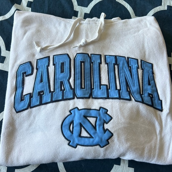 University of North Carolina sweatshirt - Picture 1 of 4